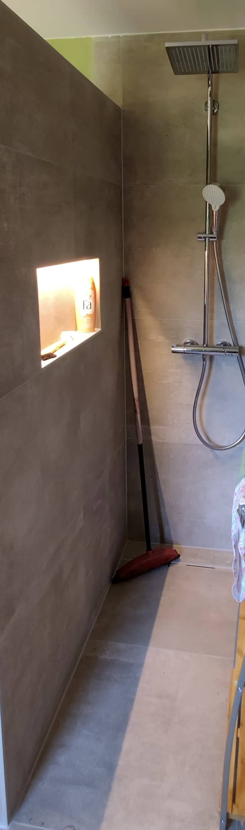 Beleuchtete Duschniesche